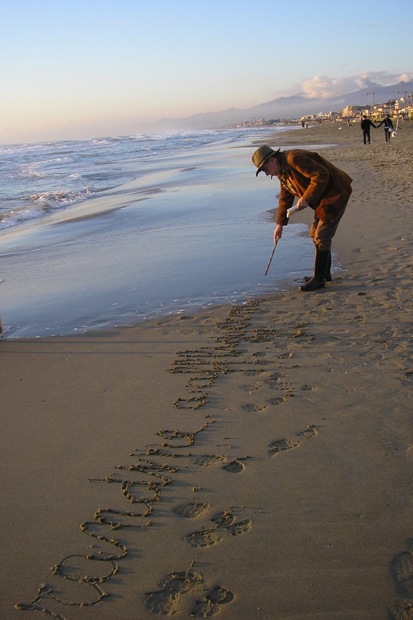 Scrittura su spiaggia, 2010